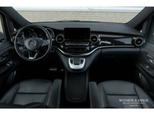 Image 10/28 of Mercedes-Benz V 300 d (2020)