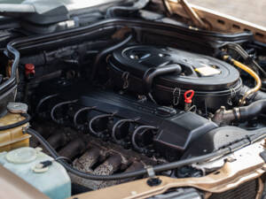 Image 10/40 of Mercedes-Benz 300 CE (1987)