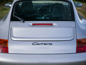 Image 22/39 of Porsche 911 Carrera (1998)