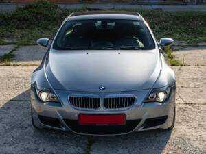 Image 7/7 of BMW M6 (2006)