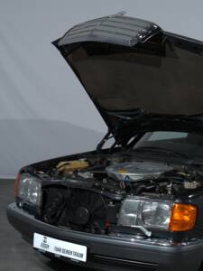 Image 21/52 of Mercedes-Benz 560 SEL (1988)
