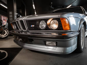 Image 5/26 de BMW M 635 CSi (1985)