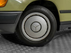 Image 4/50 of Mercedes-Benz 200 D (1986)