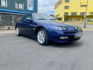 Image 18/20 of Alfa Romeo GTV 2.0 Twin Spark (1999)