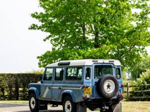 Image 22/50 of Land Rover 110 (1988)