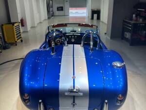 Image 6/18 of AC Cobra (2011)