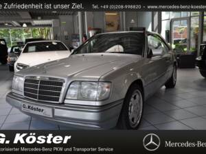 Image 2/12 of Mercedes-Benz E 200 (1995)