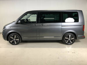 Bild 6/32 von Volkswagen T6.1 Multivan 2.0 TDI 4Motion (2023)