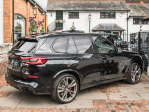 Image 7/23 of BMW X5 M50i xDrive (2022)