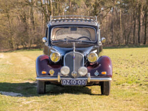 Image 1/35 of SIMCA 8 - 1200 (1951)