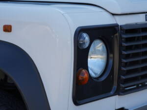 Immagine 8/45 di Land Rover Defender 90 (1996)