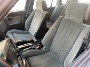 Image 12/23 of BMW 325i Touring (1993)