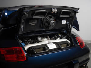 Bild 37/42 von Porsche 911 GT2 (2008)