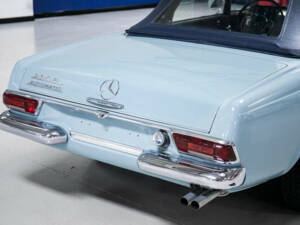 Image 9/24 of Mercedes-Benz 230 SL (1966)