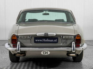 Image 13/50 de Jaguar XJ 12 L (1975)