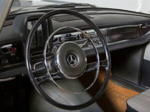 Imagen 17/20 de Mercedes-Benz 190 c (1962)