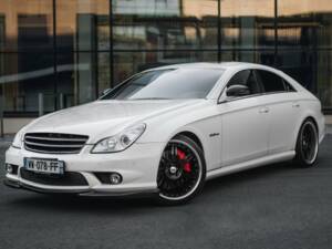 Image 2/7 of Mercedes-Benz CLS 63 AMG (2007)