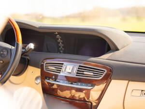 Image 47/67 of Mercedes-Benz CL 500 (2006)