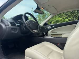 Image 30/49 of Jaguar XKR (2007)