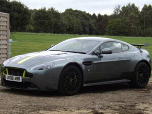 Image 15/39 of Aston Martin V8 Vantage AMR (2017)