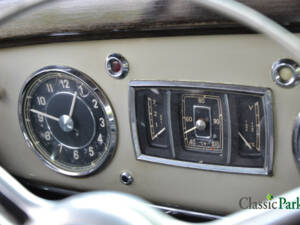 Image 31/50 of Mercedes-Benz 220 (1952)