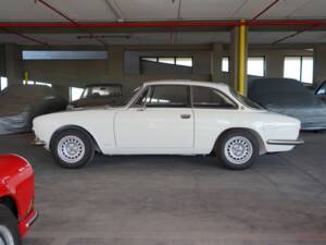 Image 20/22 of Alfa Romeo 1750 GT Veloce (1967)