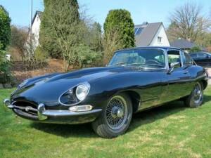 Image 7/7 de Jaguar E-Type (1968)