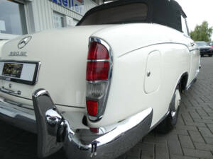 Immagine 24/29 di Mercedes-Benz 220 SE Cabriolet (1960)