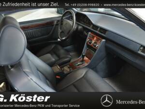 Image 9/12 of Mercedes-Benz E 200 (1995)