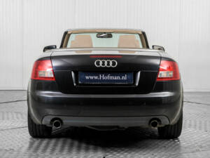 Image 11/50 de Audi A4 2.4 V6 (2004)