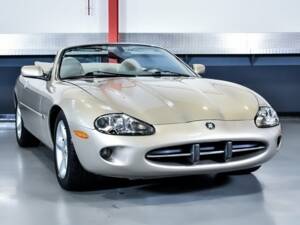 Image 5/7 of Jaguar XK8 4.0 (2000)