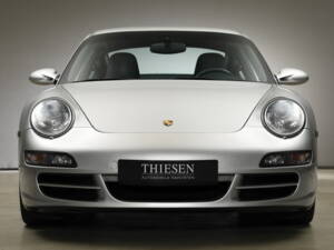 Imagen 2/25 de Porsche 911 Carrera S (2004)