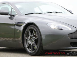 Image 32/37 of Aston Martin V8 Vantage (2005)