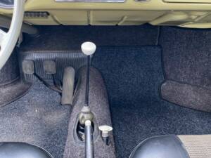 Image 20/26 of Volkswagen Karmann Ghia 1200 (1963)