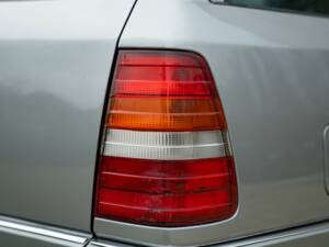 Bild 19/50 von Mercedes-Benz 200 TE (1992)