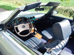 Image 63/96 of Mercedes-Benz 280 SL (1982)