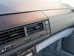 Bild 42/75 von Mercedes-Benz SL 500 (1997)