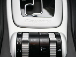 Image 59/75 of Porsche Cayenne GTS (2009)