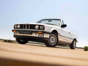Image 7/70 of BMW 320i (1990)