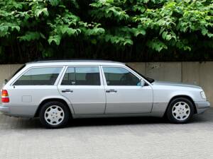 Image 5/75 of Mercedes-Benz E 280 T (1994)
