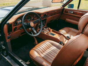 Immagine 9/15 di Aston Martin V8 Volante (1980)