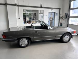 Image 6/37 of Mercedes-Benz 560 SL (1986)