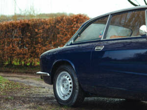 Image 25/50 of Alfa Romeo Giulia 1600 GT Junior (1977)