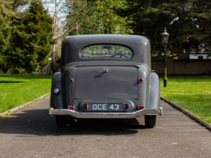 Image 8/44 of Alvis 4.3 Liter Saloon (1938)