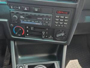 Imagen 5/14 de BMW 325i (1985)