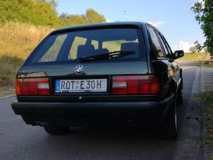 Image 4/21 of BMW 325i Touring (1989)