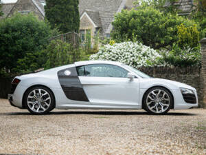 Image 9/38 of Audi R8 V10 (2010)