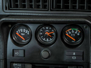 Immagine 21/50 di Porsche 924 S (1986)