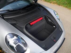 Image 35/39 of Porsche 911 Carrera T (2023)