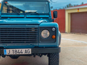 Image 3/58 of Land Rover Defender 110 (1995)